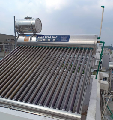 Máy nước nóng năng lượng mặt trời giúp tiết kiệm điện năng cho gia đình